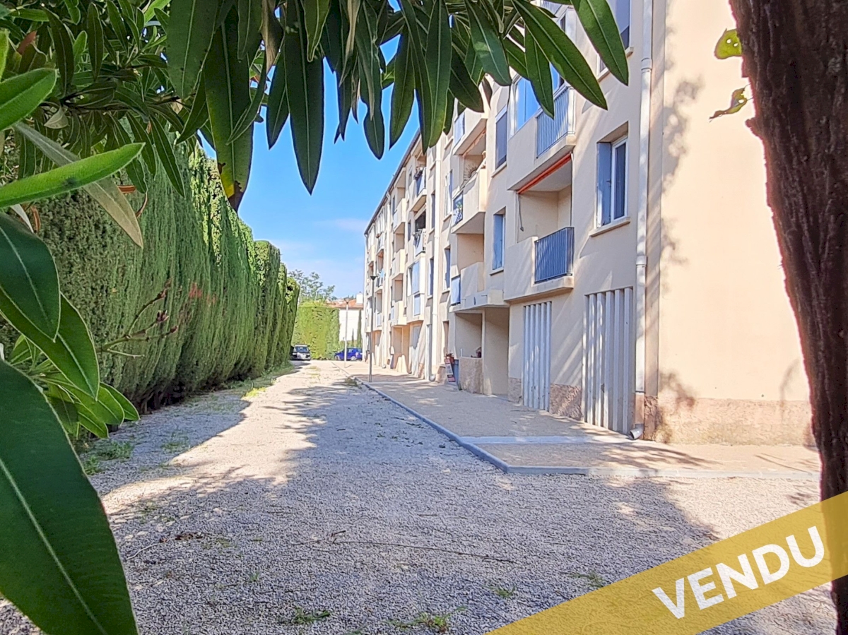 T3 A RENOVER résidence LE RESIDENTIEL