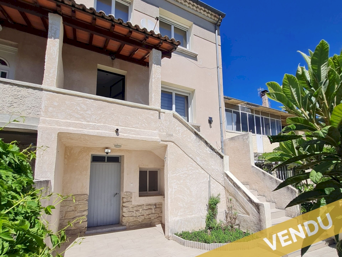 MAISON DE VILLE T5, R+2 garage et jardin