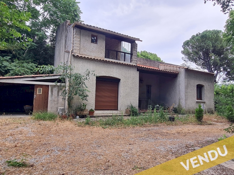 VILLA A RENOVER, Montfavet centre